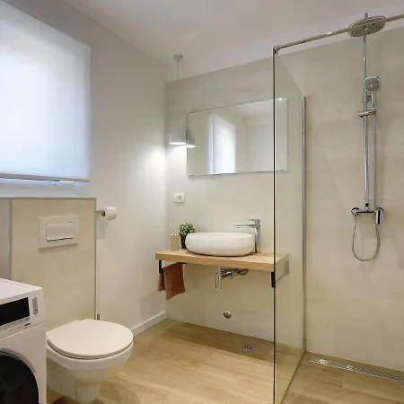 Modern With Swimming Pool * Pula