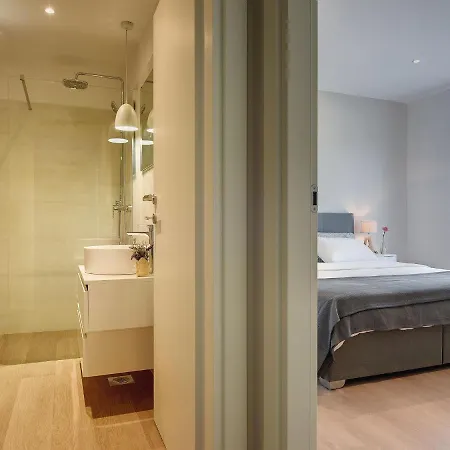 Modern With Swimming Pool Pula
