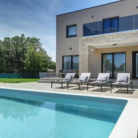Villa Modern With Swimming Pool Pula