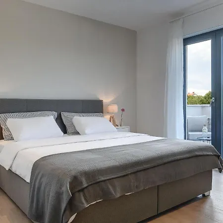 Modern With Swimming Pool Villa Pula